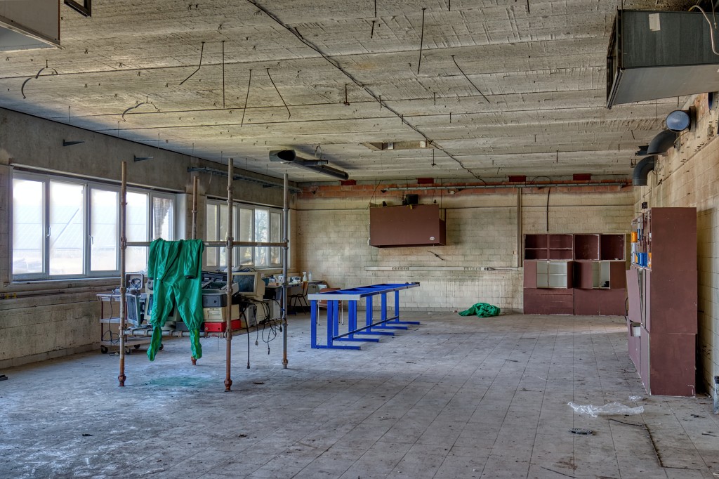 HDR graffiti streetart art kunst factory usine fabriek urbex chemie chemical industry industrie lost abandoned abandonnee decay vervuild pollution vervuiling